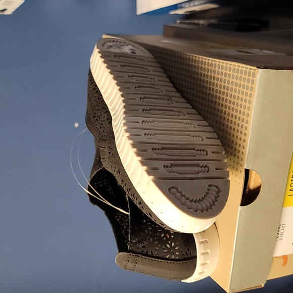 Jambu JSport Ladies' Floral Laser Cut Pattern Slip On Shoes Black - Picture 4 of 5